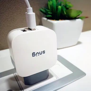 Snug Home Charger With USB Type-C Charge and Sync Cable Snug Home Charger With USB Type-C Charge and Sync Cable